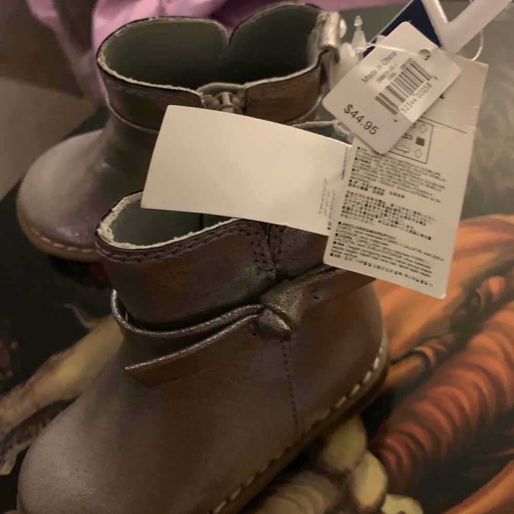 Cute silver boot - Picture 2 of 2